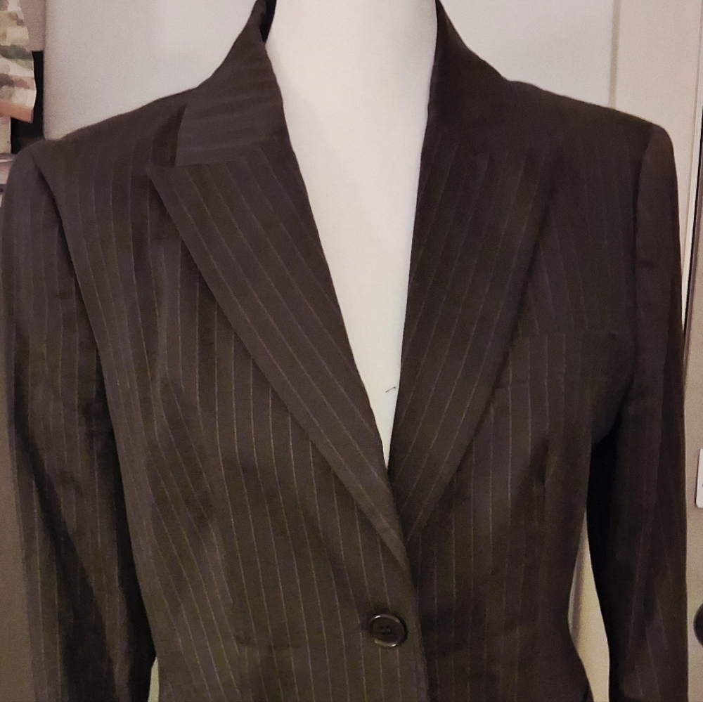 Brown Pinstripe Blazer & Skirt Suit 23$ Size 6 Benneton